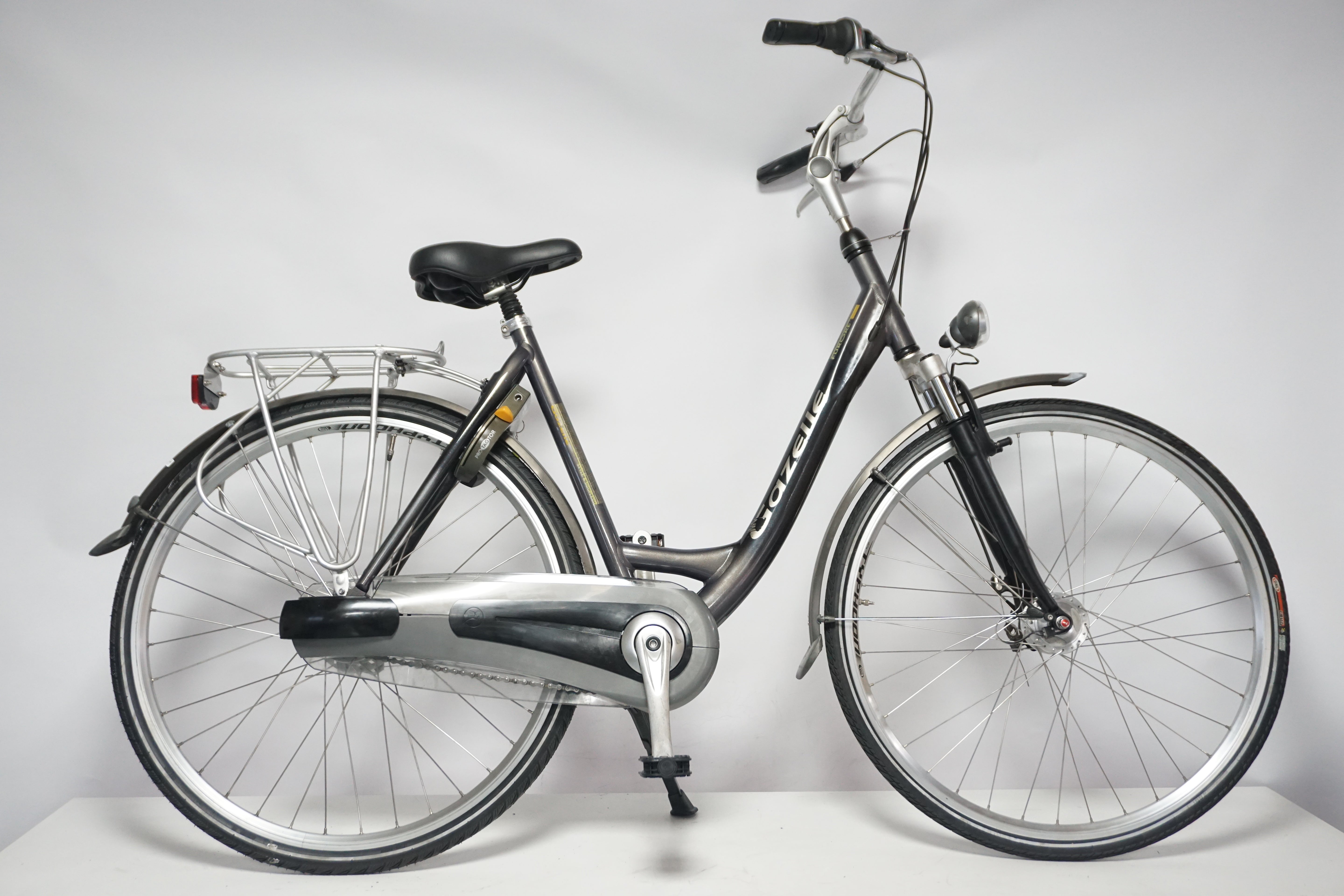 Refurbished Gazelle Furore 56cm fiets met een elegant ontwerp en praktische functies voor dagelijks gebruik.