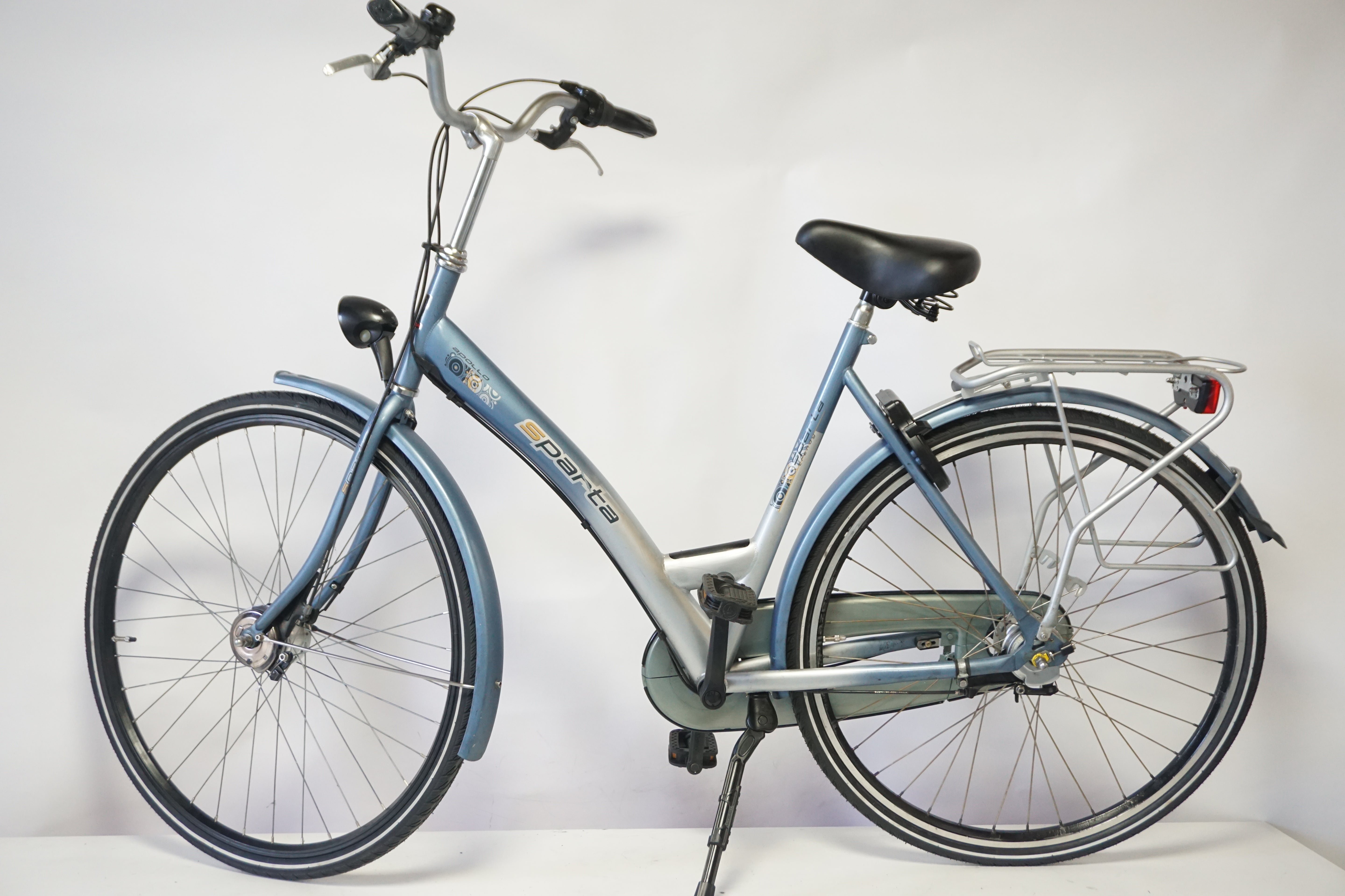 Refurbished Sparta Apollo 55cm, stijlvolle stadsfiets met een blauwe afwerking en stevige constructie.