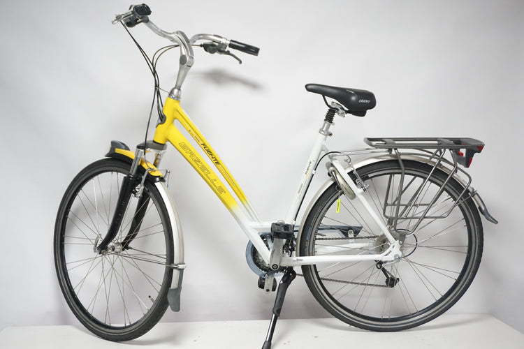 Refurbished Gazelle Fuente Xtra 53cm met een stijlvol ontwerp en comfortabele zithouding voor elke fietstocht.