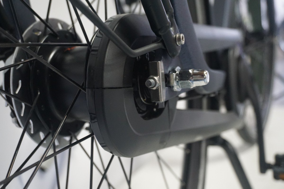 Refurbished Cortina Common Black Blue 56cm