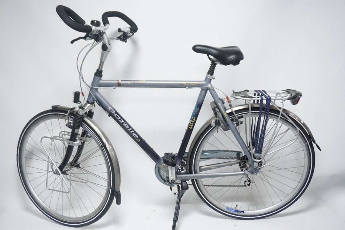 Refurbished Gazelle MEDEO 61 cm fiets met bagagedrager, spatborden en kettingkast.