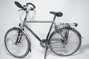 Refurbished Gazelle MEDEO 61 cm fiets met bagagedrager, spatborden en kettingkast.