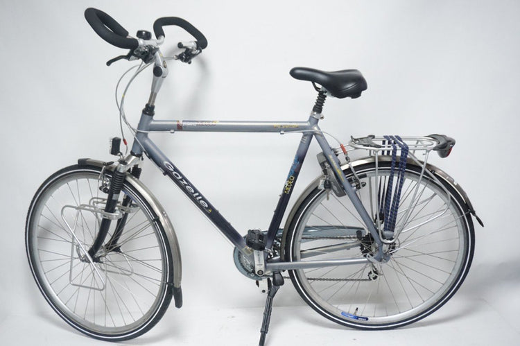 Refurbished Gazelle MEDEO 61 cm fiets met bagagedrager, spatborden en kettingkast.